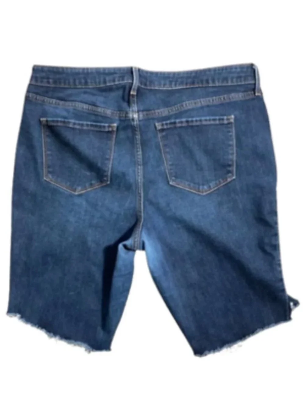 Old Navy Women's Jean Shorts sz 16 Bermuda Length, 5 Pocket, Medium Blue, EUC